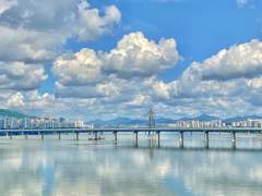 [빛, 구름, 물의 만남]