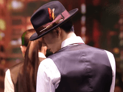 왕이보 : 화염을 끌어안고 무대를 터트리다 (한글번역)