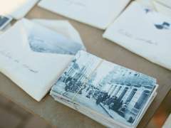 봉투 속 작은 사진엽서 뒷면,