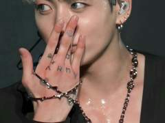 얼굴만 잘나 성격은 더럽게 지독하다는 디제이 +