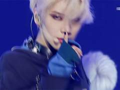 얼굴에 벌레 붙어서 난리치다가 앞을 봤는데