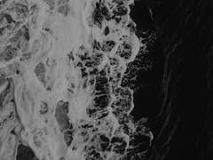 사랑은 정체되고 부서져 고이기 마련이다