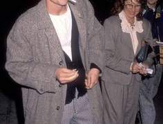 으레 그렇듯 명함은 없지만 회의는 있다