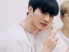 #영케이를_귀여워하는_주