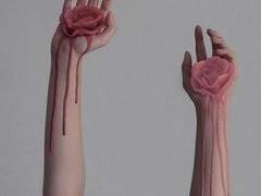 불행은 나눌 수록 커졌고, 구원은 종종 기만 혹은 오만으로 불렸다. 참으로 독선적인 놈들이었다. 가공망상으로 정의를 내리는 꼴이 우스웠는데.