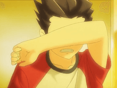 무민파파에게 안긴 아기 무민을 보는 무민마마