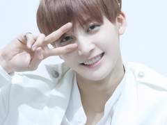 체육대회 하는 날 윤 져지 맡아주고 싶어하는 여자애 팔만사천오백 명