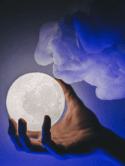 조각 조각 나누어진 거울이 세계