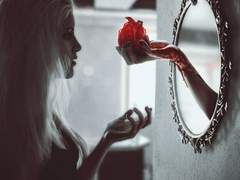 𝑾𝒉𝒊𝒕𝒆 𝑽𝒊𝒏 𝑪𝒓𝒆𝒔𝒆𝒏𝒕