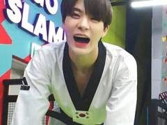 먹고는 살아야되니깐