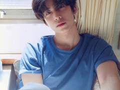 "걔는 누가 봐도 유치원 다닐 때부터 너 좋아한거 같은데."