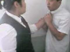 친구 남동생이랑 몸싸움하다가 걔 티셔츠 찢은 썰