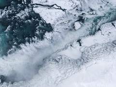 얼어붙어 오지 않을 靑春