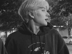 어쩌면 우리는 01