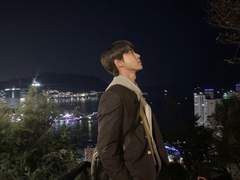 히얼 아이 엠 08