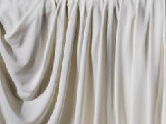 흐르지 못하는 강물을 따라