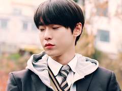 정신차려 이 각박한 소설 속에서 +