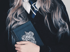 𝑳𝒊𝒗𝒊𝒂 𝑷𝒐𝒆𝒏𝒏𝒆 𝑴𝒊𝒍𝒍𝒂𝒊𝒔