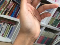 033. 032에서 손 너무 비만같이 나와서