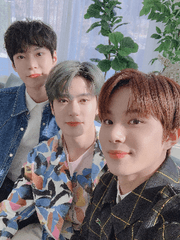 그냥 회사 다니고 있어요