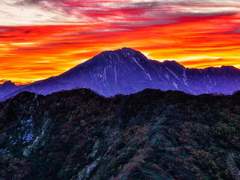 흐르지 못하는 강물을 따라