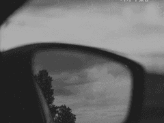 사물이 거울에 보이는 것보다 가까이 있음 1