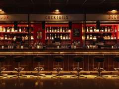 01.00. 배우 토르 x 바텐더 로키