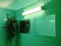 넘치는 녹색 잔