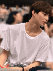 무뚝뚝한 김정우