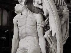 무는 개는 짖지 않는다