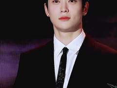 정신차려 이 각박한 소설 속에서 ++++