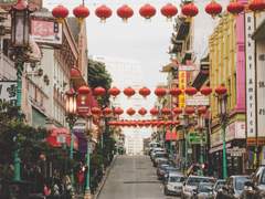 타국의 해변에서 온 낯선 이Stranger from a different shore