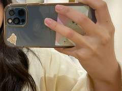 위키미키 지수연님이 내 그림을 폰에 붙이고 있었다..