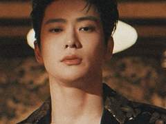 사람들한테 떠밀려서 얼결에 한 대 맞고 기절함