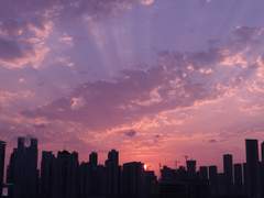 【붉게 칠해진 노을】 한 도하 🌆