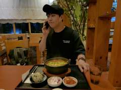 밥 먹다가 나한테 걸려온 울엄마 전화 넘겨 받는 이서방🐯