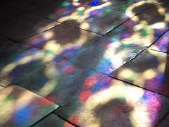 스테인드글라스 아래