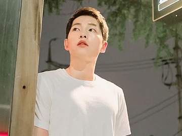 갑작스레 내린 소나기에 우산이 없는 건 당연해요