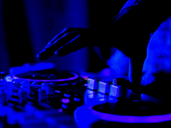 𝐁𝐮𝐭 𝐢𝐧 𝐭𝐡𝐞 𝐬𝐢𝐥𝐞𝐧𝐜𝐞 𝐢𝐧 𝐛𝐞𝐭𝐰𝐞𝐞𝐧