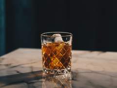 데커스타) 인류의 가장 큰 적은 술일 수 있으나 성경 말씀에 네 원수를 사랑하라 하셨다