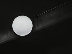 죽을 것 같은데 죽어지지 않는 날들*