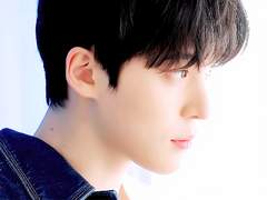 높이 뜬 공이 저 태양을 가리게