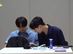 왓츠인마이백 속 킹받는 젱양