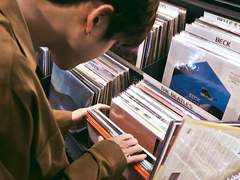 삽질로 땅굴 파기