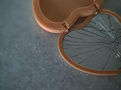 야. 너 몇시에 어디 교실로 와봐.