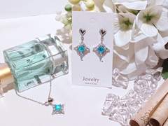 현자 귀걸이, 목걸이