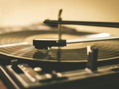 MAMA - 유행 지난 BGM이 흐르는 카페에서