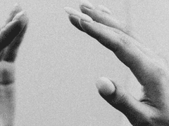 이름은 침묵한다