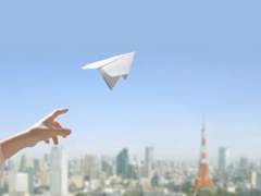 흐릿한 어둠 너머