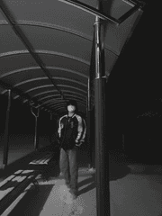 애석하게 사랑히